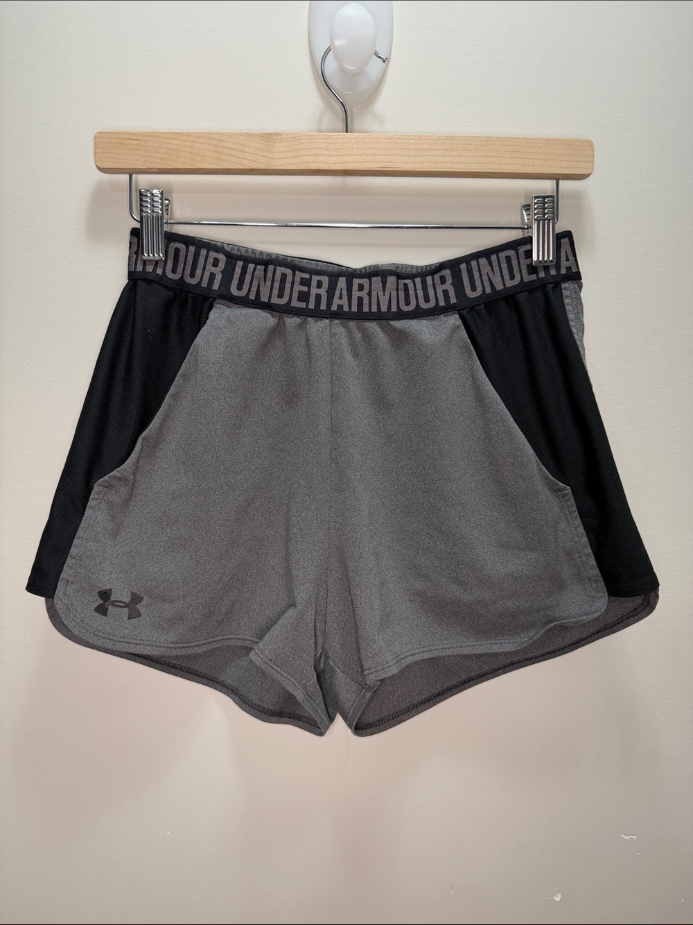 Under Armour Women’s Gray and Black Athletic Shorts 12” Size Small